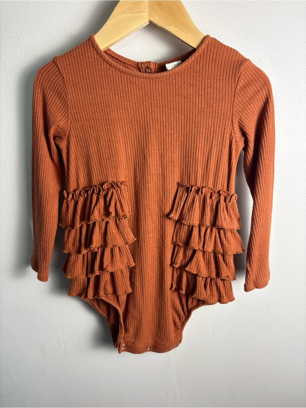 kate quinn Rust Coloured Ribbed Long Sleeve Ruffle Bodysuit 2T